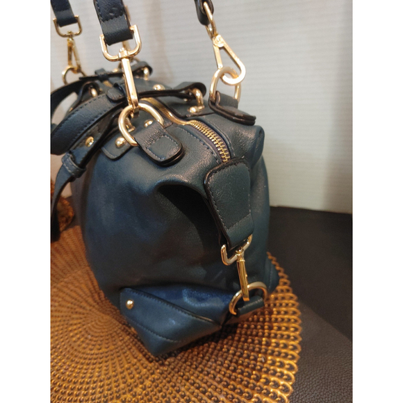 Moda Luxe Shoulder Bag - Picture 2 of 8